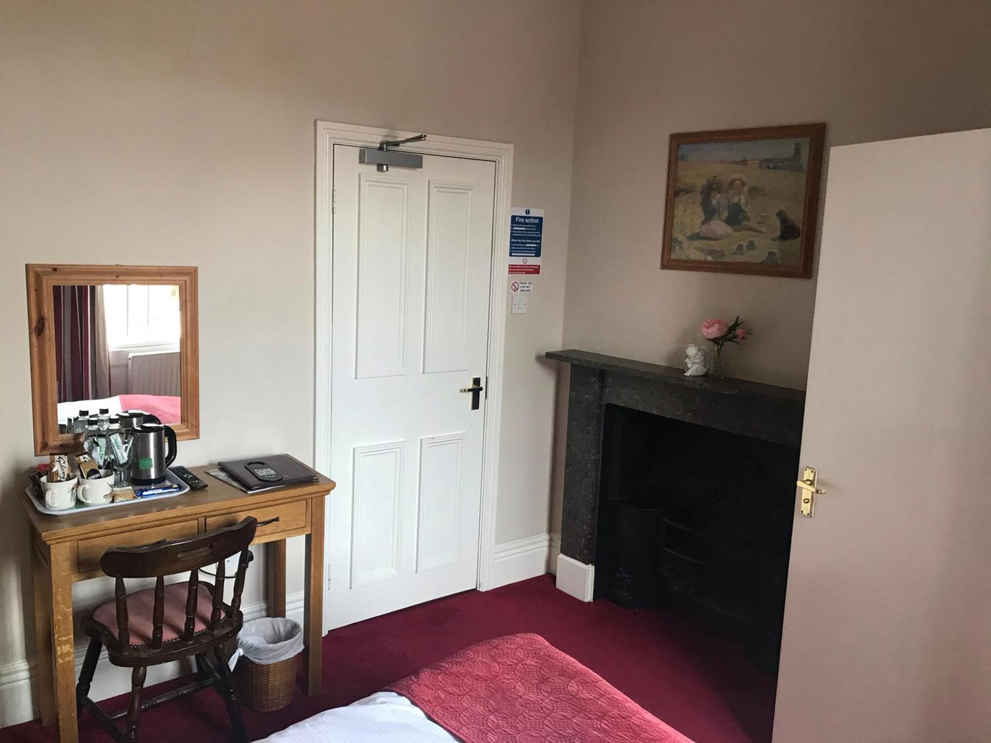 The Apple House 4*