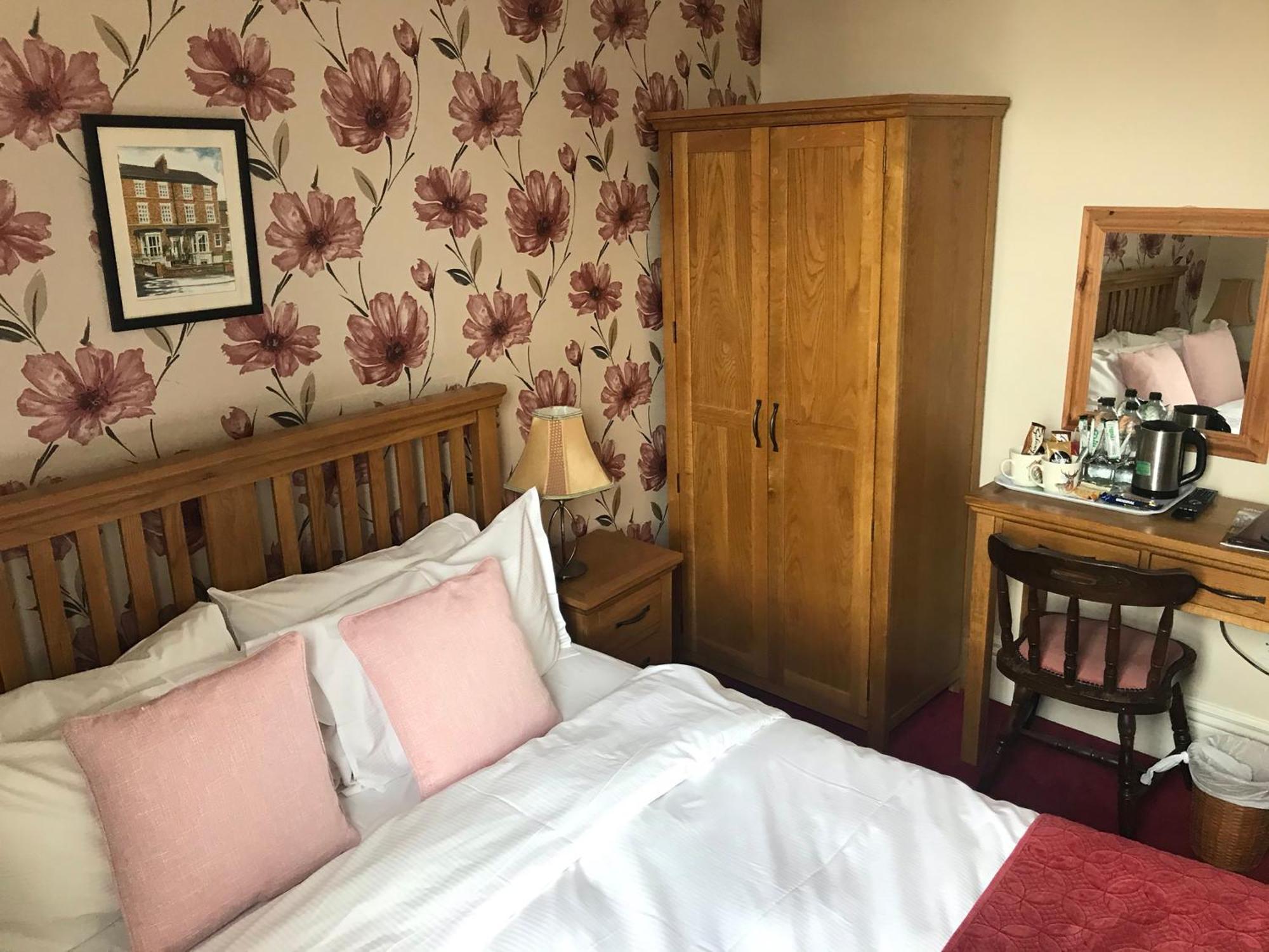 The Apple House 4*